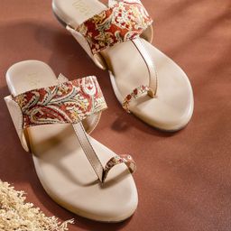 Taavi Women Printed One Toe Flats-picture-32