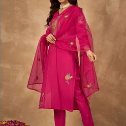 HERE&NOW Women Floral Embroidered Regular Thread Work Chanderi Silk Kurta with Trousers & With Dupatta image 4