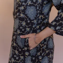 THE INDIAN ETHNIC CO Women Floral Printed Thread Work Block Print Kurta image 5