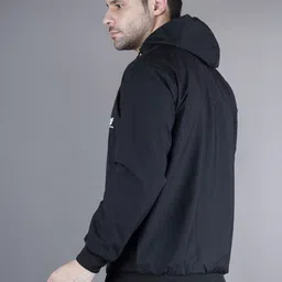 LINARIA Men Striped Lightweight Outdoor Cape Jacket image 2