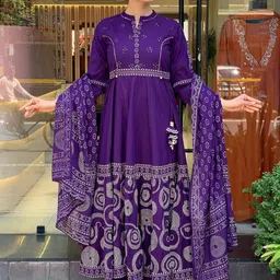 CANIZZARO Women Ethnic Motifs Printed Anarkali Thread Work Kurta with Trousers & Dupatta-picture-15