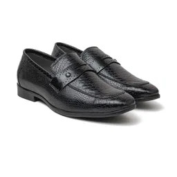 Bold Bunny Men Textured Leather Loafers-image-10