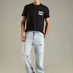 Tommy Hilfiger Europe Men Regular Fit Mid-Rise Mildly Distressed Light Fade Jeans image 3