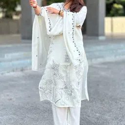 VredeVogel Women Kurta and Pant Dupatta Sets Silk Blend Fabrics with Embroidery image 2