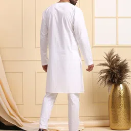 MIDAV Yoke Design Mirror Work Kurta image 5