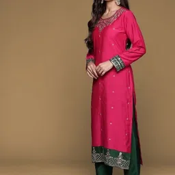 House of Pataudi Floral Embroidered Thread Work Straight Kurta With Trousers & Dupatta-picture-26