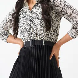 Raiyani Enterprise Women Floral Printed Applique Fit & Flare Maxi Dress image 2