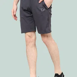 TQH Men fwd Shorts image 3