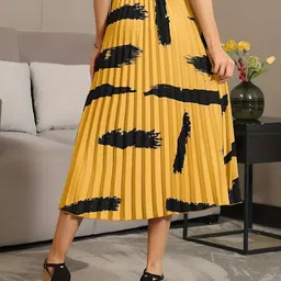 OTABU Printed Pleated A-Line Midi Skirt image 5