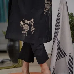 ejoty fashion Ethnic Motifs Printed Thread Work Pure Silk Kurta With Trousers & Dupatta image 3