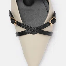 ZORI WORLD Kitten Heeled Pumps With Buckle Detail image 5