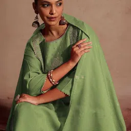 Janasya Women Floral Yoke Design Regular Sequinned Kurta with Trousers & With Dupatta image 5