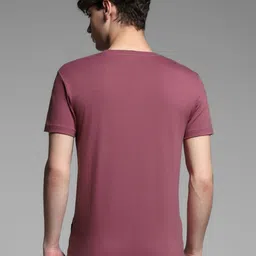 Jack & Jones Men Typography Printed Pockets Slim Fit T-shirt image 2