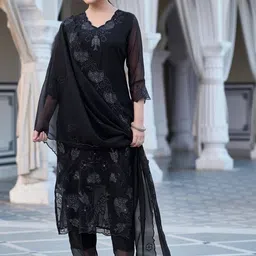 little heaven Women Floral Embroidered Regular Thread Work Kurta with Trousers & With Dupatta image 5