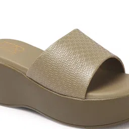 Kinni Kat Women PU Textured Regular Wedge Heels image 5