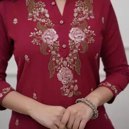 Fabinn Women Floral Embroidered Regular Kurta with Trousers & With Dupatta image 4