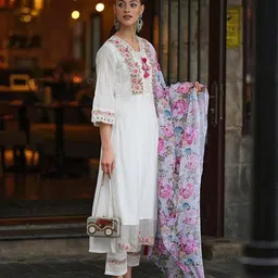 PARIKA CREATION Floral Embroidered Thread Work Straight Kurta With Trousers & Dupatta image 3