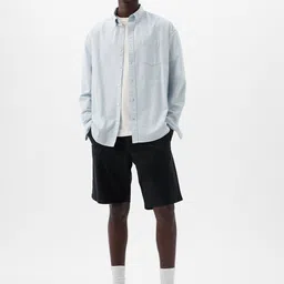 GAP Men Mid Rise Relaxed Fit Shorts image 2