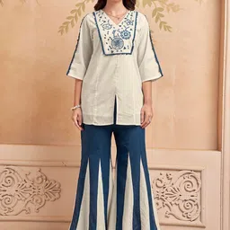 Kaftanize Embroidered V-Neck Tunic & Palazzos Co-Ords image 2