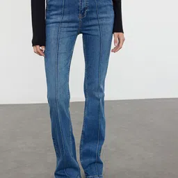 Trendyol Women Casual Mid-Rise Mildly Distressed Light Fade Jeans-image-63