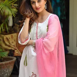 Royal Export Women Floral Printed Regular Kurta with Trousers & With Dupatta image 2