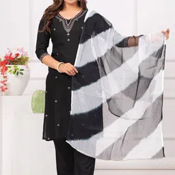 WESTERN COTTON Women Floral Embroidered Kurti with Trousers & Dupatta image 1