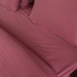 Oyvu Maroon 300 TC Queen Bedsheet with 2 Pillow Covers image 5