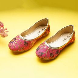 BOYZ N GALZ Girls Ethnic Embellished Round Toe Mojaris-picture-55