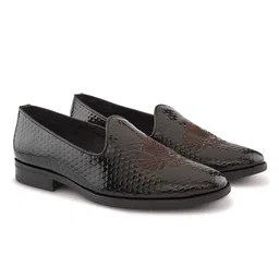House of Pataudi Men Round Toe Lightweight Slip-On Loafers image 2