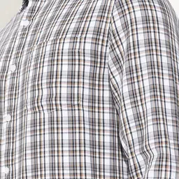 Peregrine by Pantaloons Men Checked Casual Shirt image 4