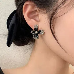 FIMBUL Floral Studs Earrings image 2