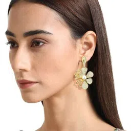 FIMBUL Set Of 2 Gold-Plated Artificial Beaded Floral Drop Earrings image 4