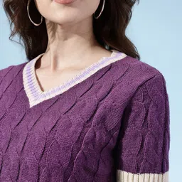 glitchez Acrylic Cable Knit Crop Pullover image 4