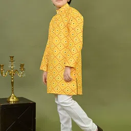 BT DEZINES Boys Bandhani Printed Mandarin Collar Straight Kurta With Pyjamas image 5