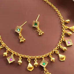 aadita Kundan-Studded Jewellery Set image 3