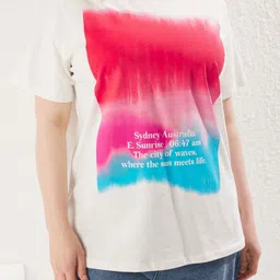 Trendyol Women Printed Pockets T-shirt-image-25
