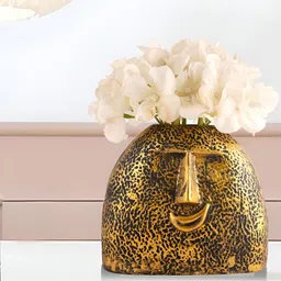 Zart Gold-Toned Figurine Showpiece-picture-32