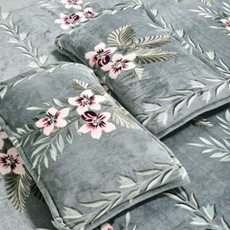 KLOTTHE Green Floral Woolen 300 TC Double Fine Bedsheet With Pillow Covers - 98 x 88 In image 4