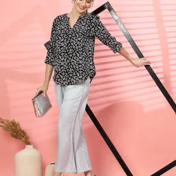 EVERYDAY by ANI Floral Print Mandarin Collar Roll-Up Sleeves Applique Crepe Top image 4