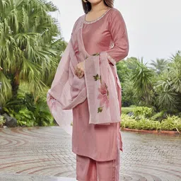 MINGORA Embroidered Round Neck Thread Work Straight Kurta With Trousers & Dupatta image 2