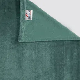 fabinaliv Green Solid 300 TC Woollen Woollen Flat Double Bedsheet with 2 Pillow Covers image 5