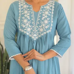 Siya Fashion Women Ethnic Motifs Embroidered Empire Thread Work Kurta with Trousers & With Dupatta image 5