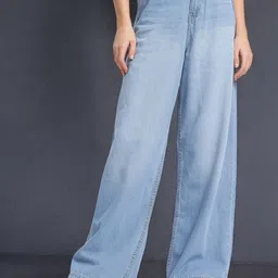 GUTI Women Cotton Wide Leg Low-Rise Low Distress Light Fade Jeans-image-87