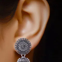 DIVASTRI Women Silver Earrings image 3