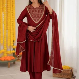 Janasya Women Floral Yoke Design Regular Gotta Patti Kurta with Trousers & With Dupatta-image-47