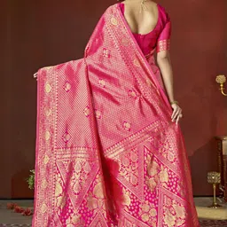 DIVASTRI Floral Zari Banarasi Saree image 2
