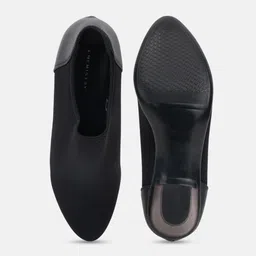 Chemistry Solid Closed Back Round Toe Sandals Block Heels image 5