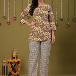 Jasoriya Women Floral Printed Regular Pure Cotton Kurti with Trousers image 4