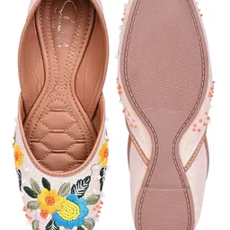 Shoestail Women Mojaris with Bows Flats image 2