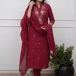 Kethi Fashion Floral Embroidered Mandarin Collar Thread Work Kurta With Trousers & Dupatta image 2